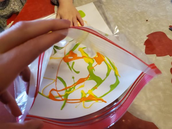 How To Make No Mess Squish Painting for Kids - TenGemsDIY.com and toddlers