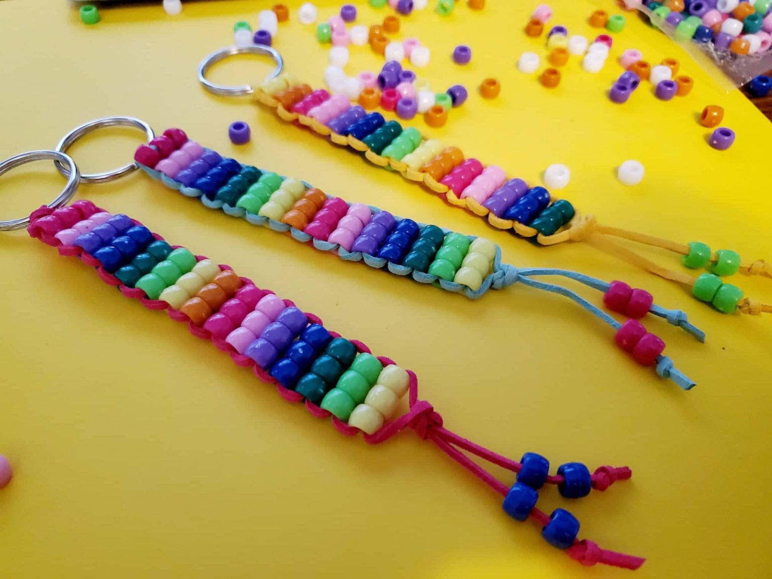 How to make rainbow pony bead keychains tengemsdiy